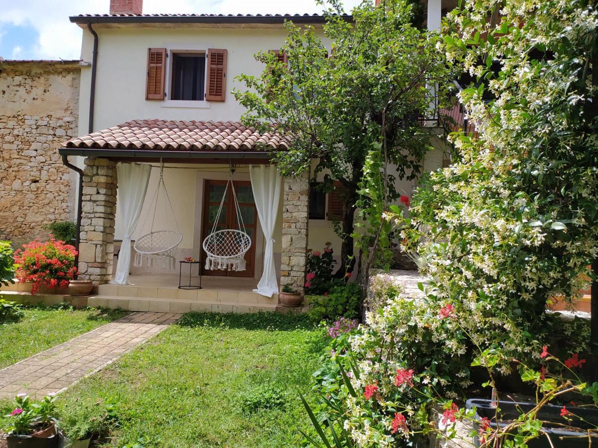 Apartment Parenzana, Little Row House With Big Green Yard In Central Istria Rakotule Εξωτερικό φωτογραφία