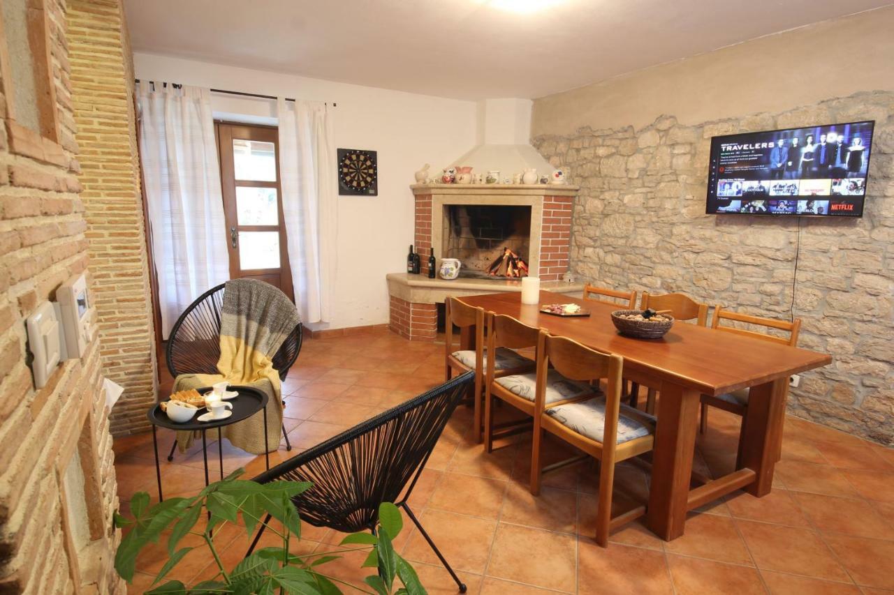 Apartment Parenzana, Little Row House With Big Green Yard In Central Istria Rakotule Εξωτερικό φωτογραφία